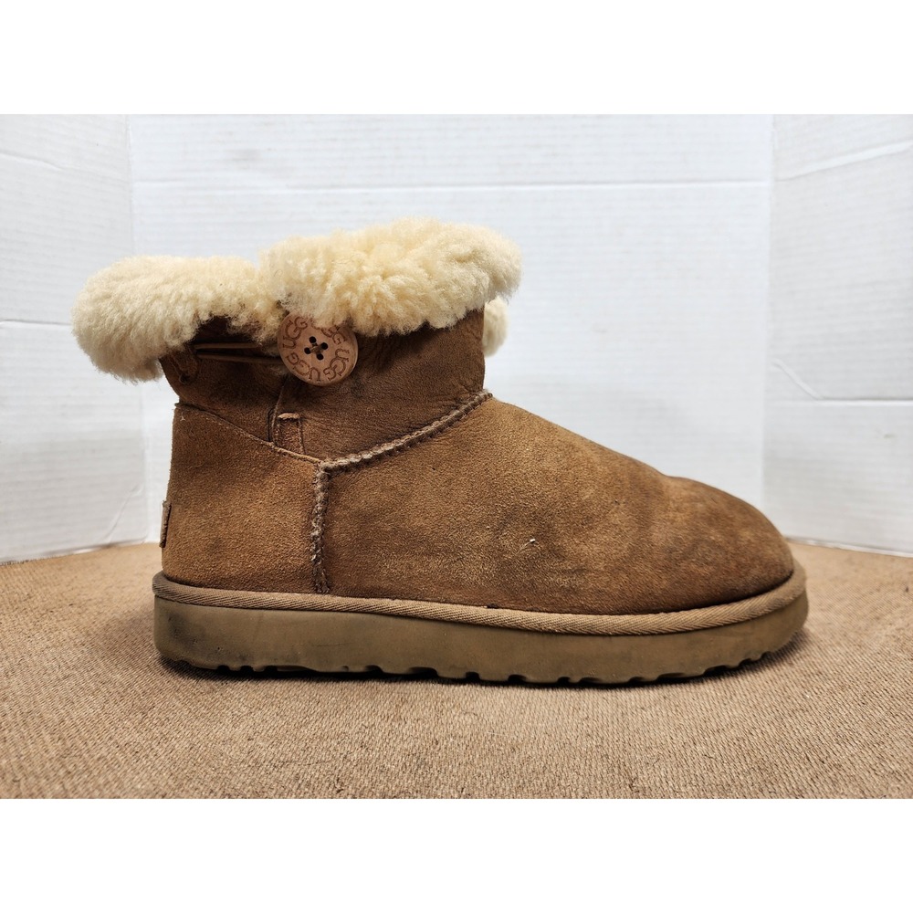 Ugg Australia Womens Bailey Button Brown Winter Boots Round Toe Size 10